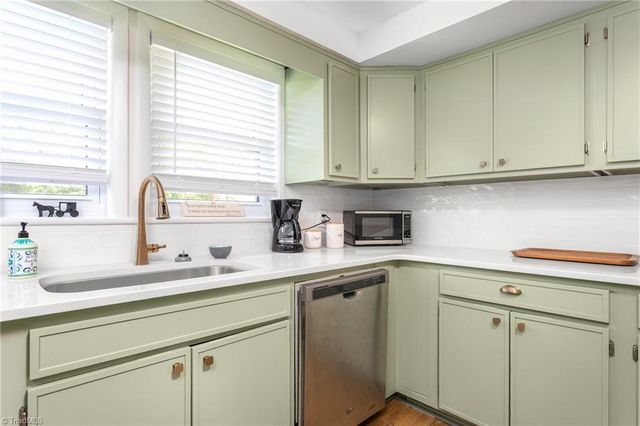 914 NC Highway 62 E, Pleasant Garden, NC 27313