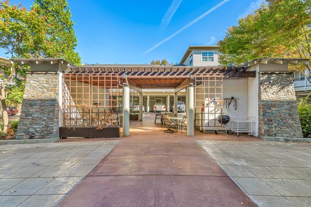 827 Pavilion Place, Ashland, OR 97520