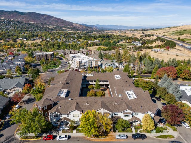 827 Pavilion Place, Ashland, OR 97520