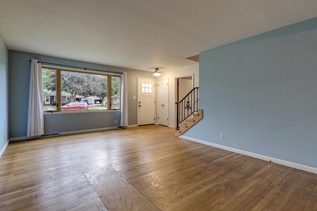 207 CRESCENT DRIVE, Neenah, WI 54956