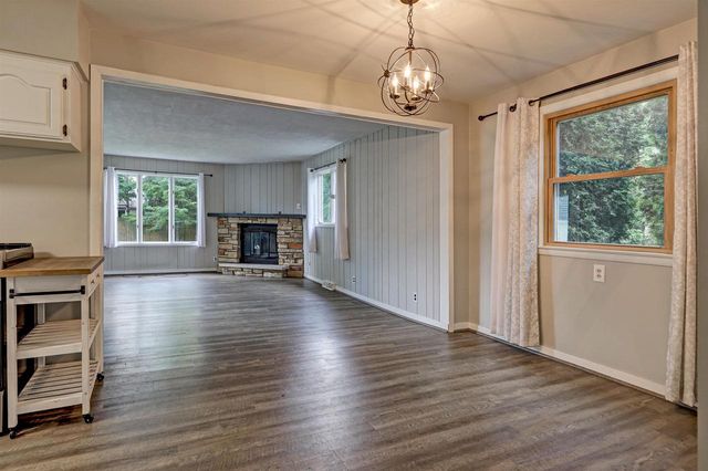 207 CRESCENT DRIVE, Neenah, WI 54956