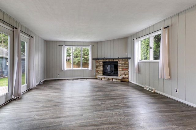 207 CRESCENT DRIVE, Neenah, WI 54956