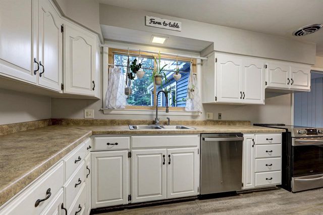 207 CRESCENT DRIVE, Neenah, WI 54956