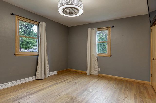 207 CRESCENT DRIVE, Neenah, WI 54956