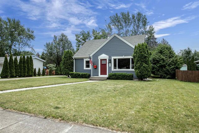 207 CRESCENT DRIVE, Neenah, WI 54956