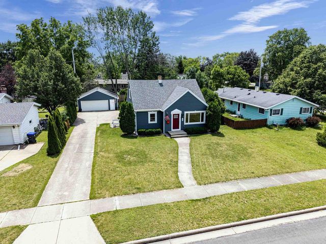 207 CRESCENT DRIVE, Neenah, WI 54956