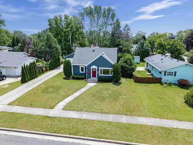 207 CRESCENT DRIVE, Neenah, WI 54956