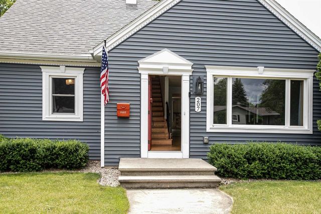 207 CRESCENT DRIVE, Neenah, WI 54956