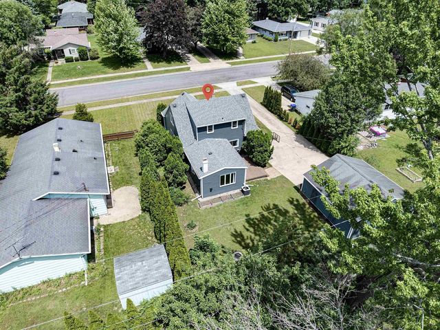 207 CRESCENT DRIVE, Neenah, WI 54956