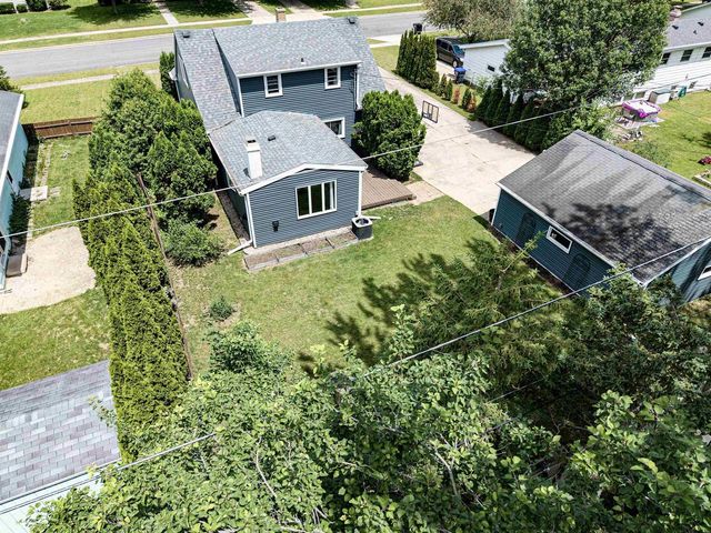 207 CRESCENT DRIVE, Neenah, WI 54956