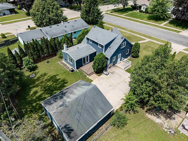 207 CRESCENT DRIVE, Neenah, WI 54956