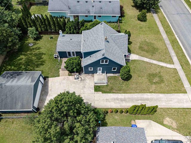 207 CRESCENT DRIVE, Neenah, WI 54956