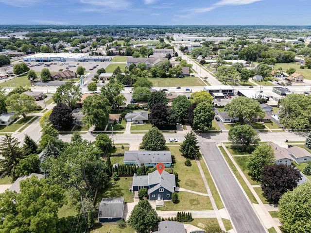 207 CRESCENT DRIVE, Neenah, WI 54956