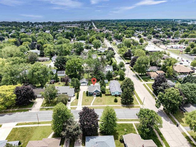 207 CRESCENT DRIVE, Neenah, WI 54956