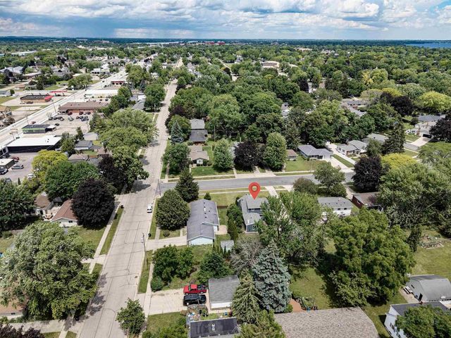207 CRESCENT DRIVE, Neenah, WI 54956