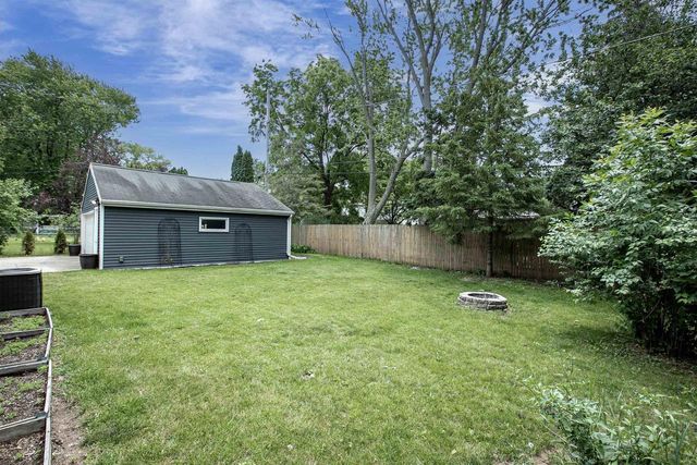 207 CRESCENT DRIVE, Neenah, WI 54956