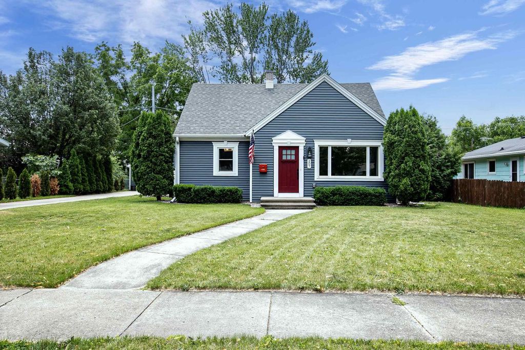 207 CRESCENT DRIVE, Neenah, WI 54956