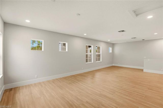 9661 Moonflower LN, Naples, FL 34114