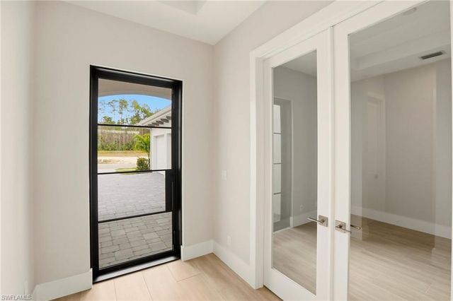 9661 Moonflower LN, Naples, FL 34114