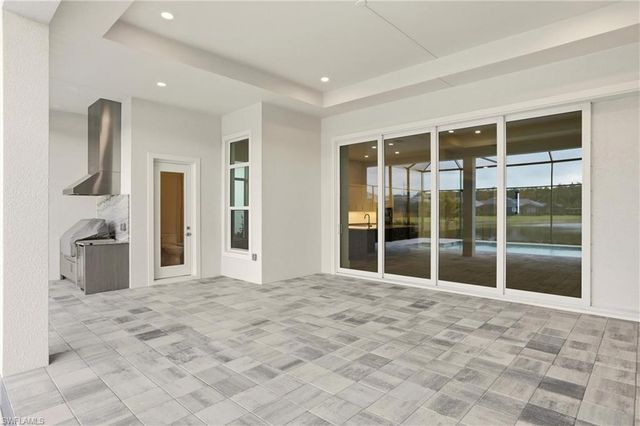 9661 Moonflower LN, Naples, FL 34114