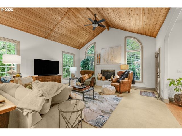 3889 Se SAINT ANDREWS Pl, Gresham, OR 97080