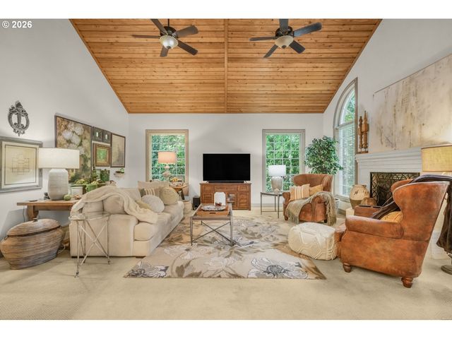 3889 Se SAINT ANDREWS Pl, Gresham, OR 97080