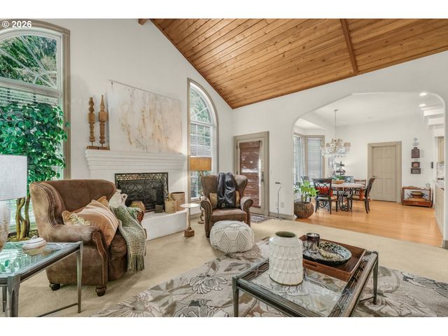 3889 Se SAINT ANDREWS Pl, Gresham, OR 97080