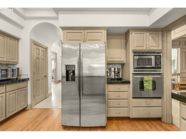 3889 Se SAINT ANDREWS Pl, Gresham, OR 97080
