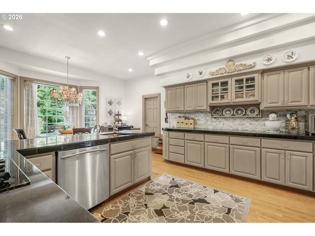 3889 Se SAINT ANDREWS Pl, Gresham, OR 97080