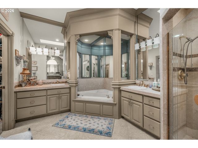 3889 Se SAINT ANDREWS Pl, Gresham, OR 97080