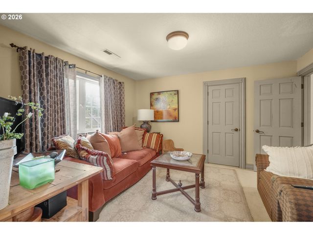 3889 Se SAINT ANDREWS Pl, Gresham, OR 97080