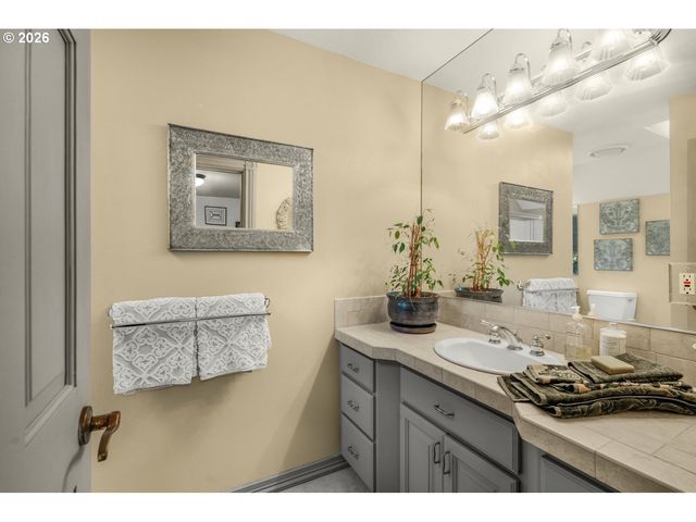 3889 Se SAINT ANDREWS Pl, Gresham, OR 97080