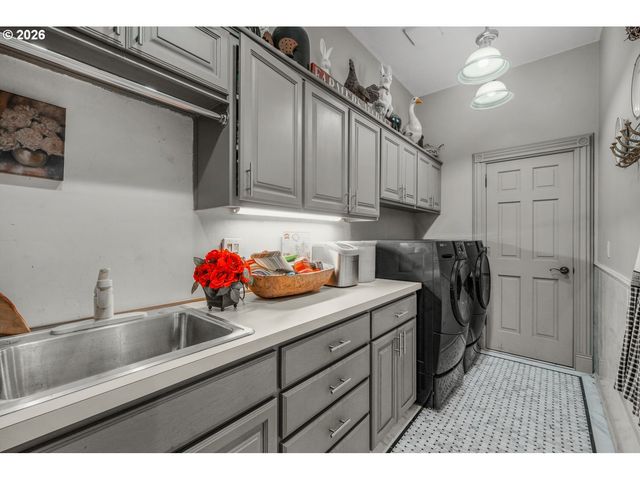 3889 Se SAINT ANDREWS Pl, Gresham, OR 97080