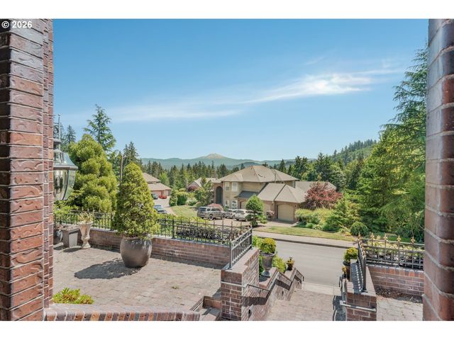 3889 Se SAINT ANDREWS Pl, Gresham, OR 97080
