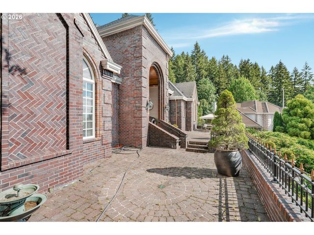 3889 Se SAINT ANDREWS Pl, Gresham, OR 97080