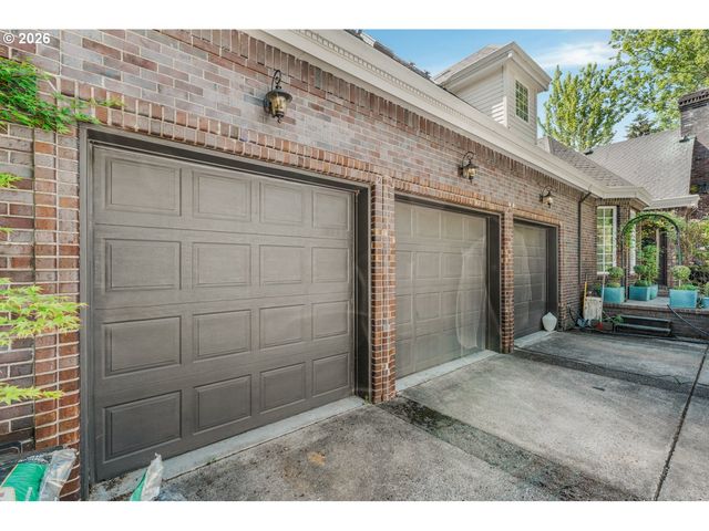3889 Se SAINT ANDREWS Pl, Gresham, OR 97080