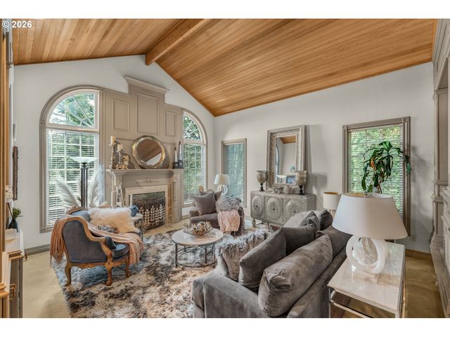 3889 Se SAINT ANDREWS Pl, Gresham, OR 97080