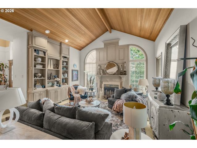 3889 Se SAINT ANDREWS Pl, Gresham, OR 97080