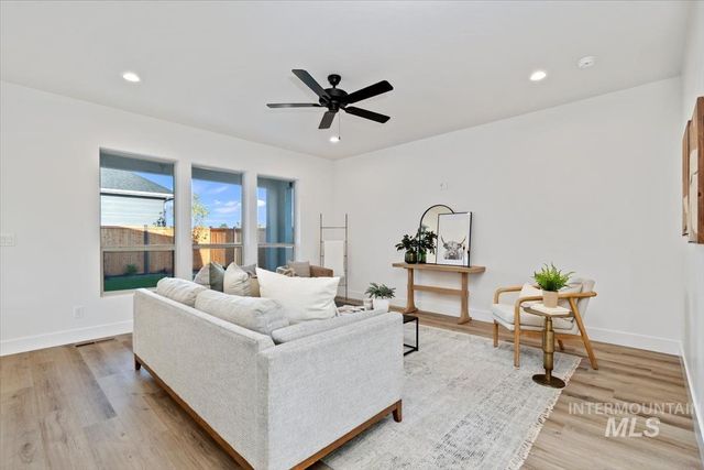 11162 S Corballis Ln, Kuna, ID 83634