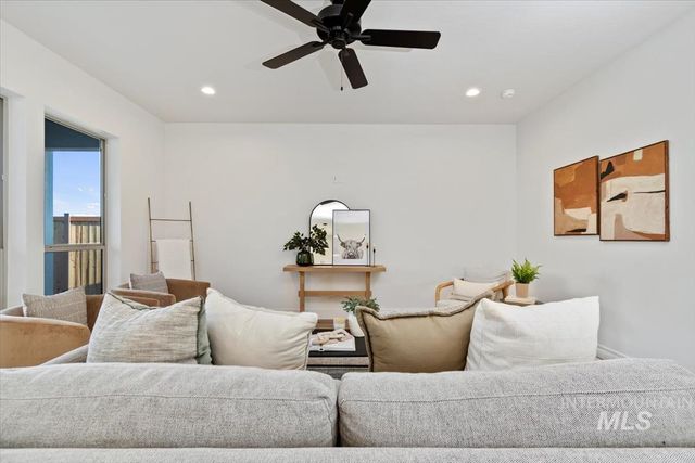 11162 S Corballis Ln, Kuna, ID 83634