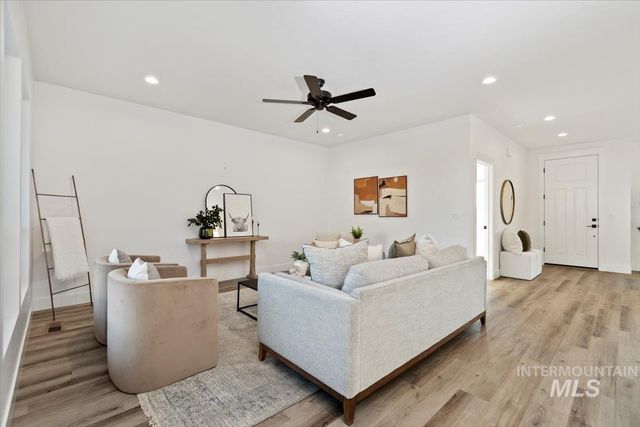 11162 S Corballis Ln, Kuna, ID 83634