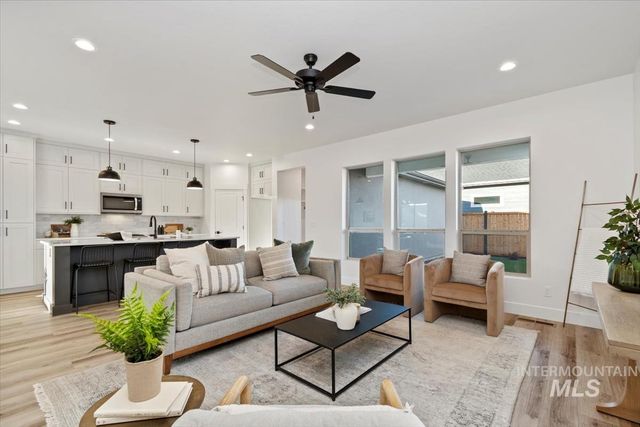 11162 S Corballis Ln, Kuna, ID 83634