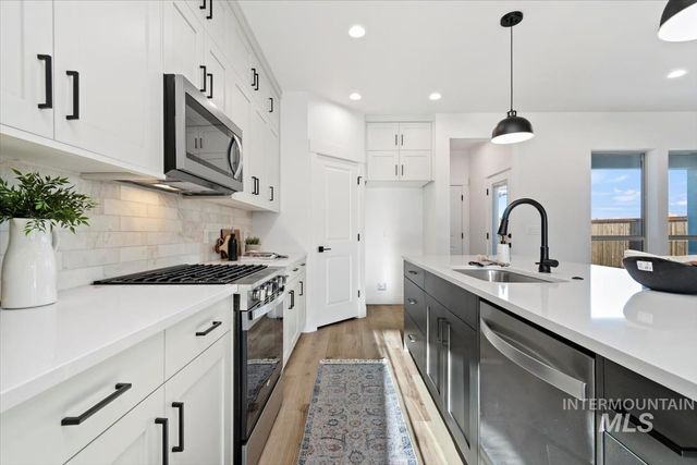 11162 S Corballis Ln, Kuna, ID 83634