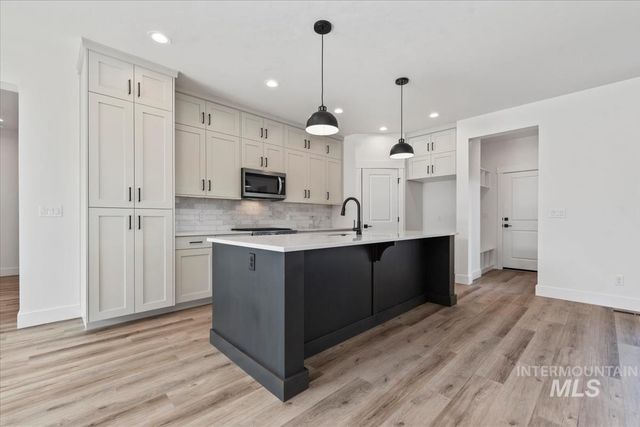 11162 S Corballis Ln, Kuna, ID 83634