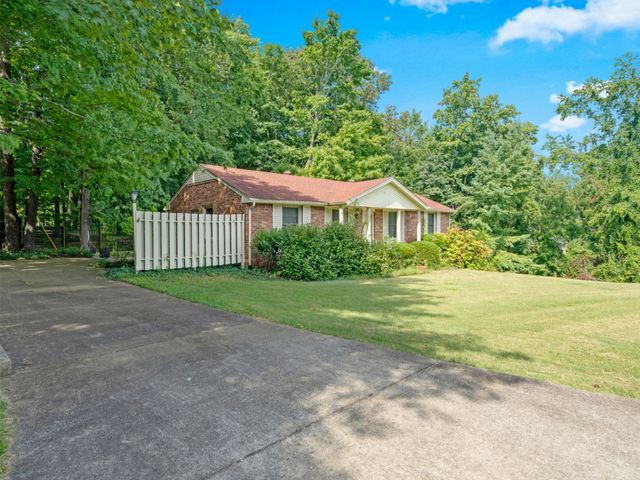 1258 Hillwood Dr, Clarksville, TN 37040