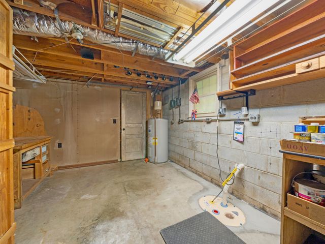 1258 Hillwood Dr, Clarksville, TN 37040