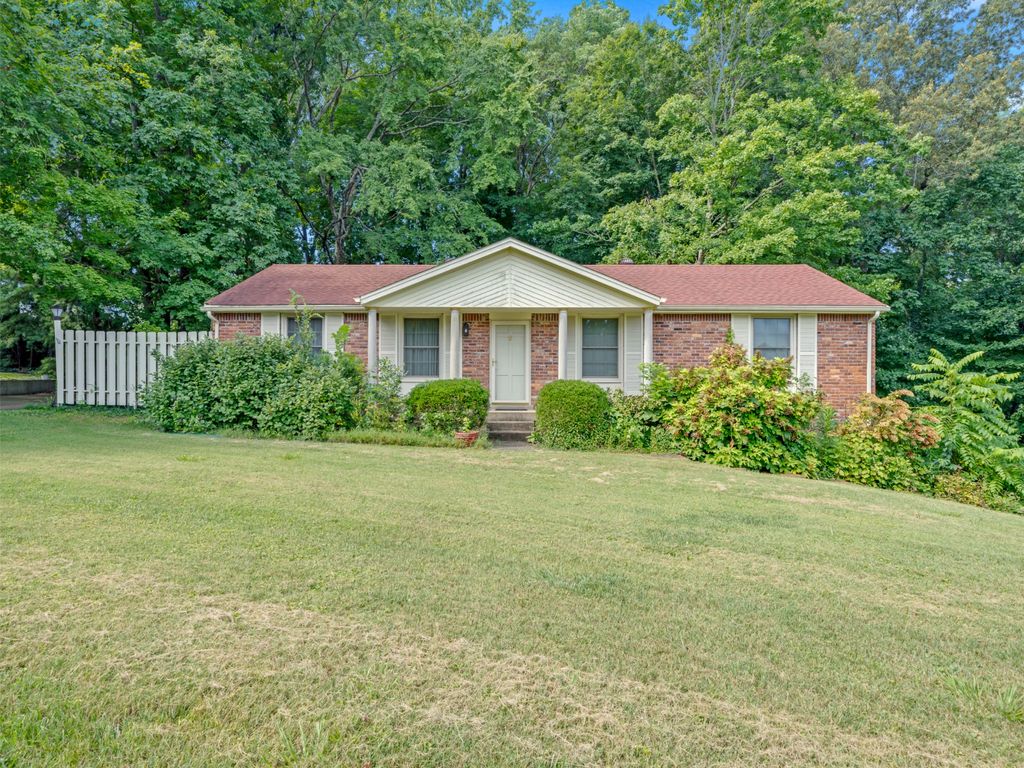 1258 Hillwood Dr, Clarksville, TN 37040