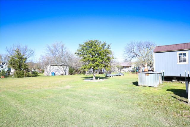 520 W Oak Street, Gunter, TX 75058