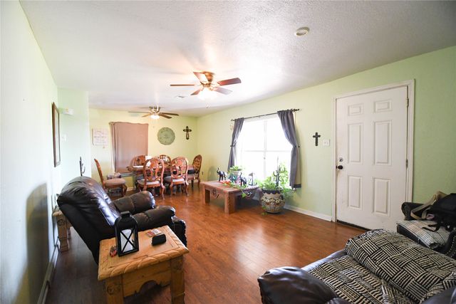 520 W Oak Street, Gunter, TX 75058