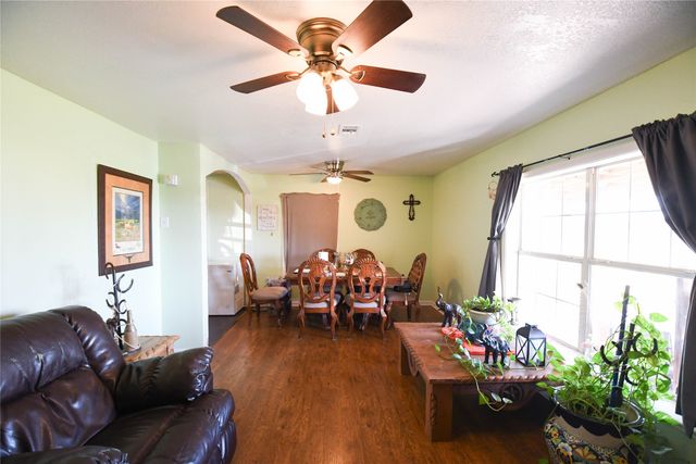 520 W Oak Street, Gunter, TX 75058